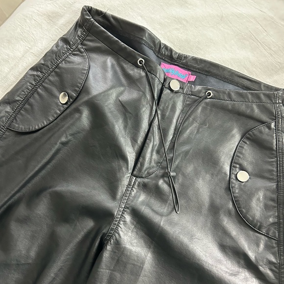 EDIKTED REBEL FAUX LEATHER CARGO OVERSIZED PANTS - Picture 5 of 9